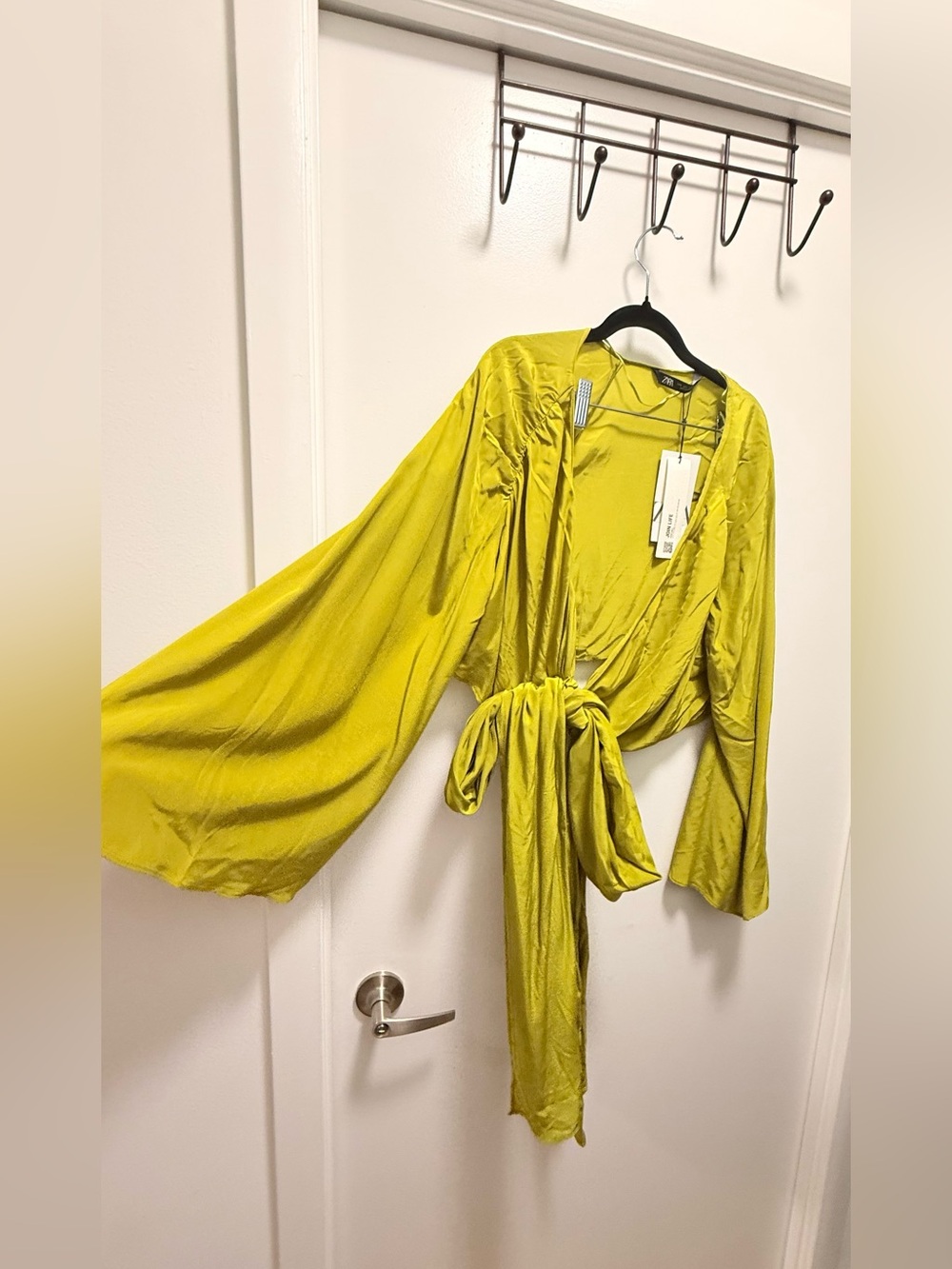 NWT Zara Chartreuse or Lime Green Satin Wide Long Sleeve Tie Front Crop Top L